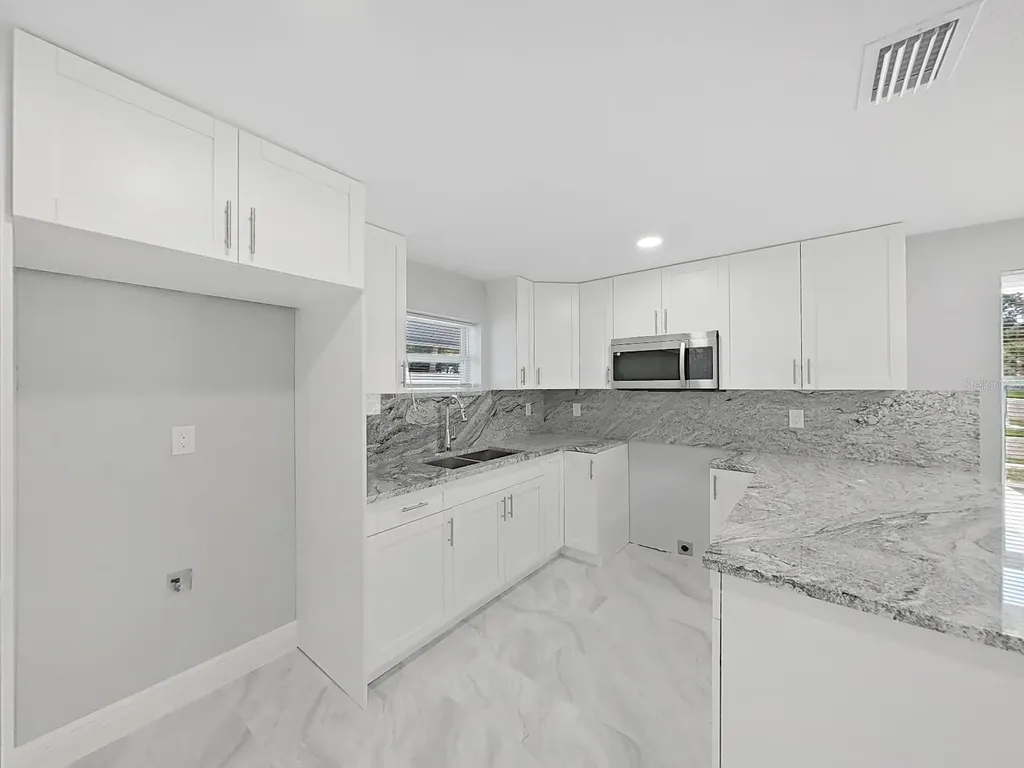8721 N River Forest Circle Tampa FL 33604