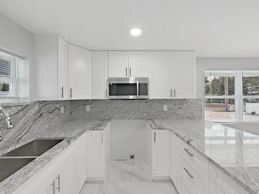 8721 N River Forest Circle Tampa FL 33604