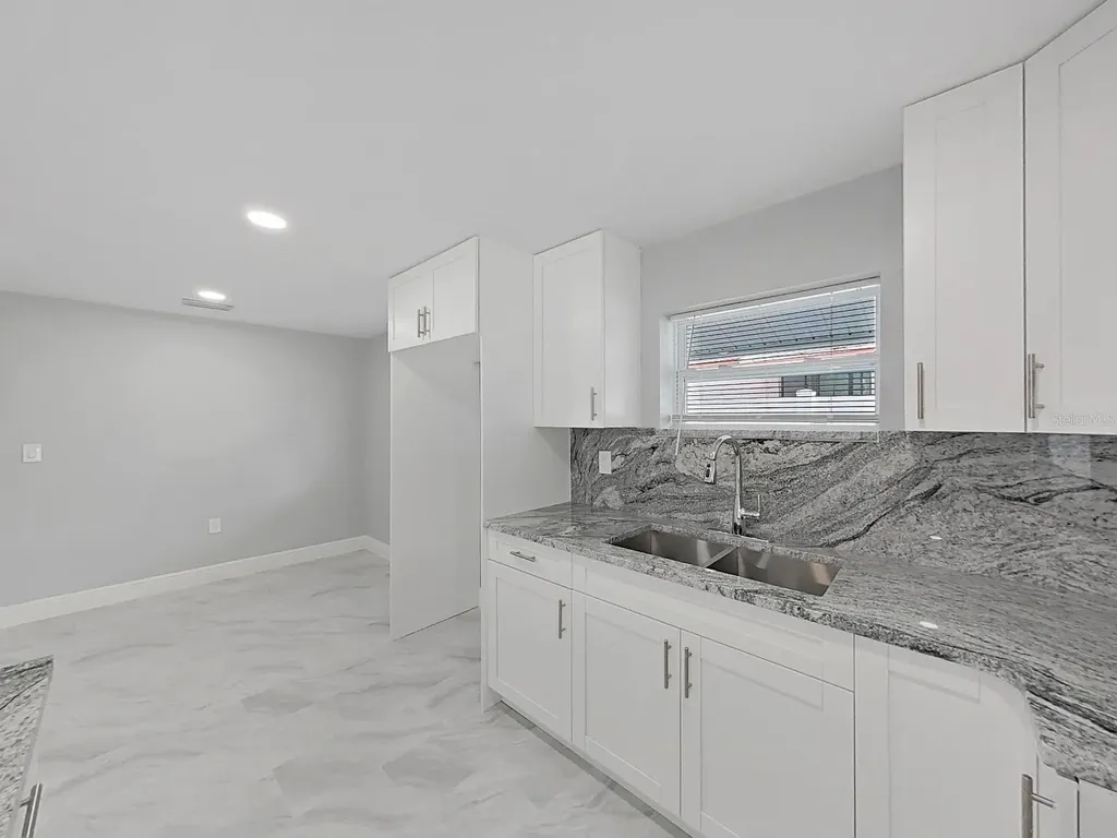 8721 N River Forest Circle Tampa FL 33604