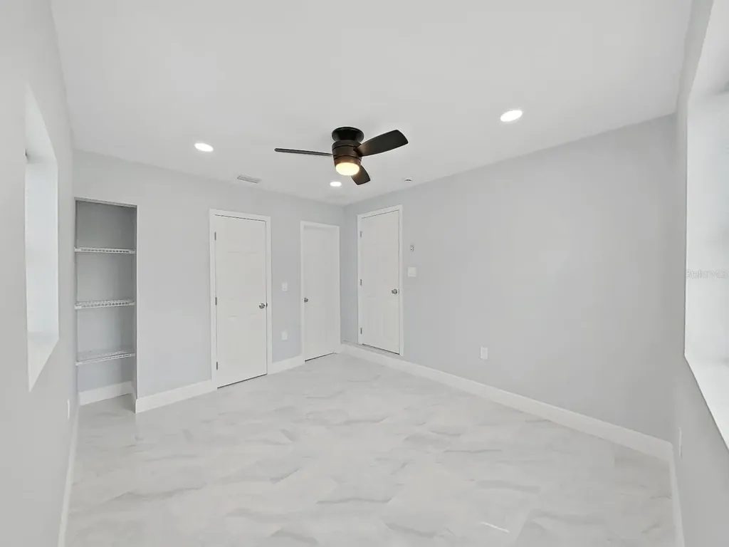 8721 N River Forest Circle Tampa FL 33604