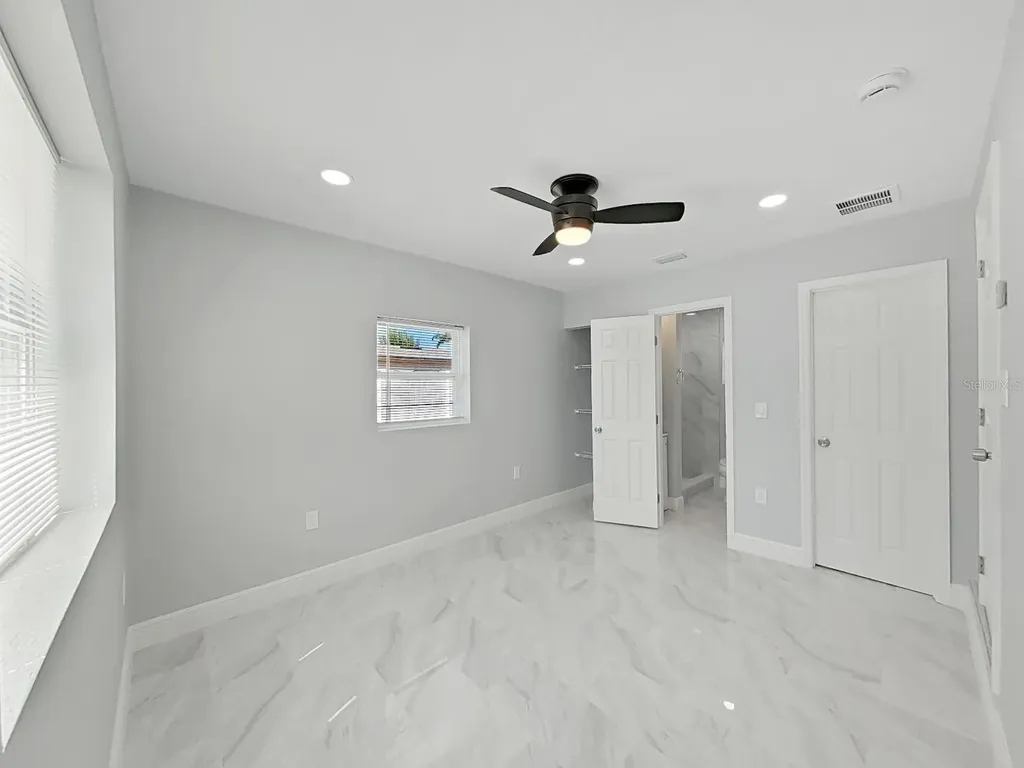 8721 N River Forest Circle Tampa FL 33604
