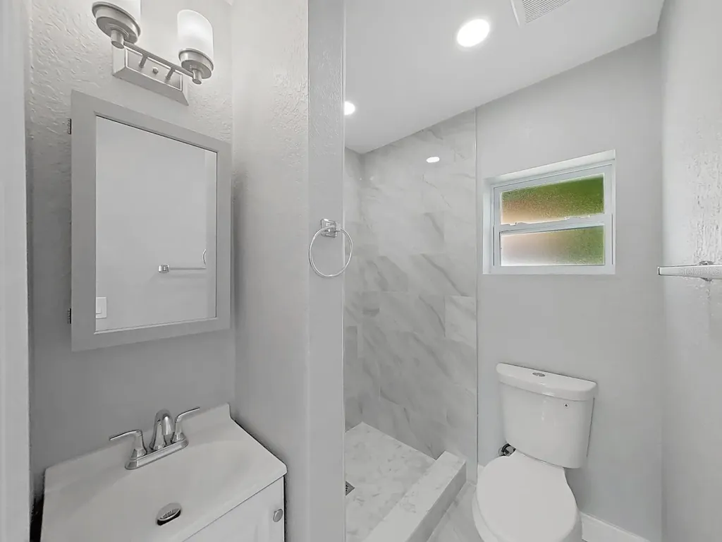 8721 N River Forest Circle Tampa FL 33604