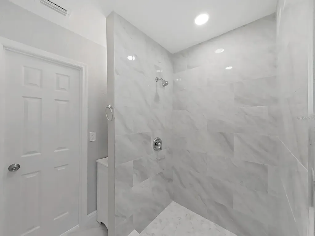 8721 N River Forest Circle Tampa FL 33604