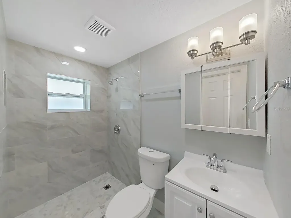 8721 N River Forest Circle Tampa FL 33604