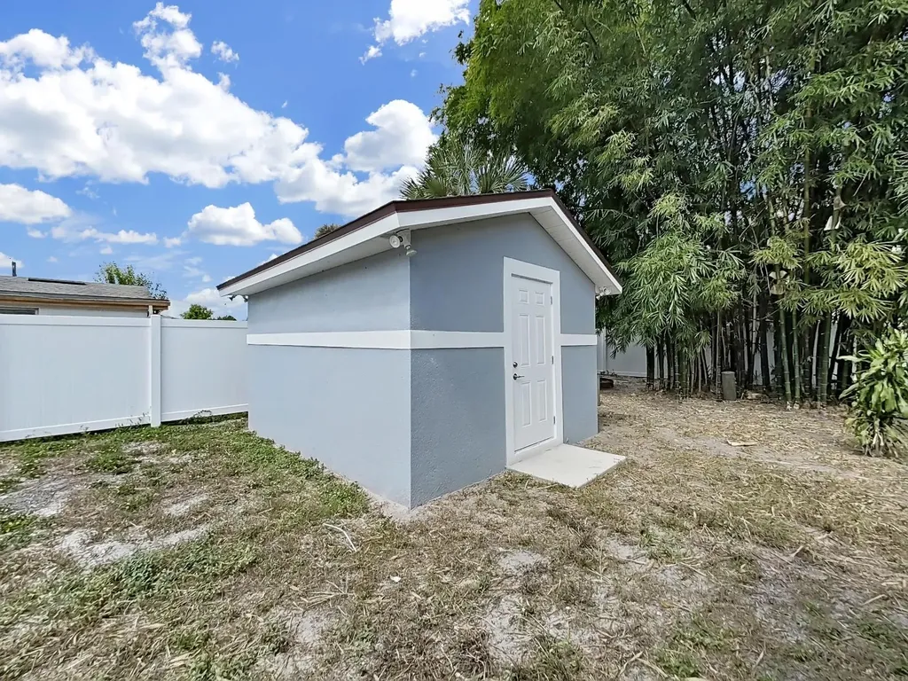 8721 N River Forest Circle Tampa FL 33604
