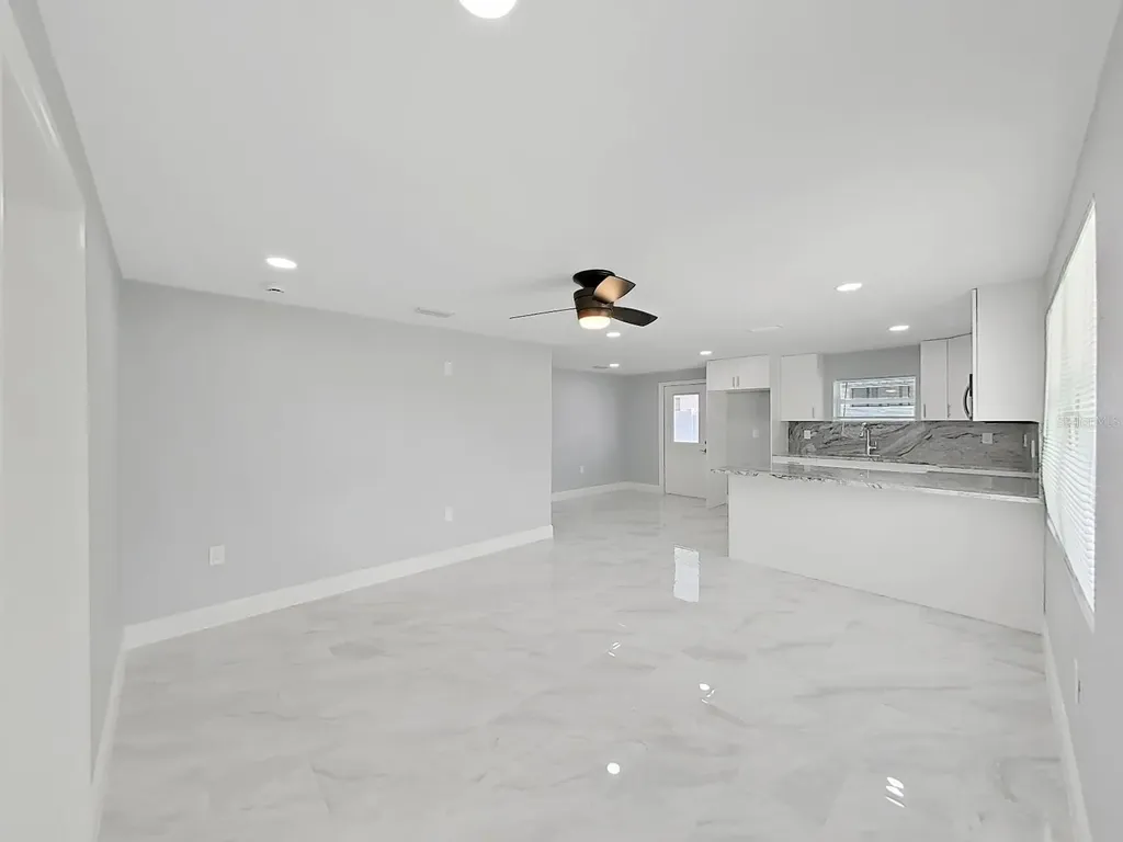 8721 N River Forest Circle Tampa FL 33604