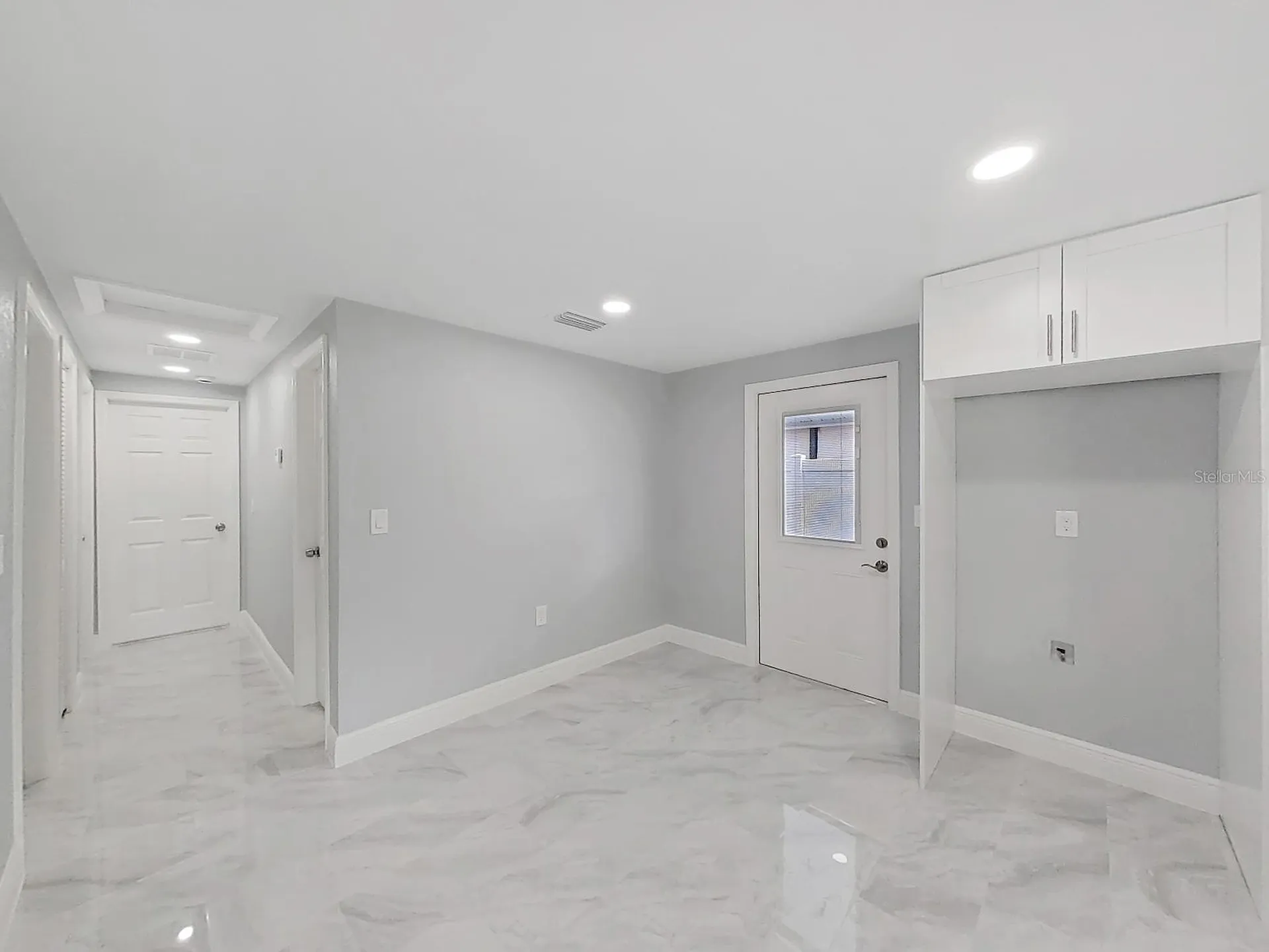 8721 N River Forest Circle Tampa FL 33604