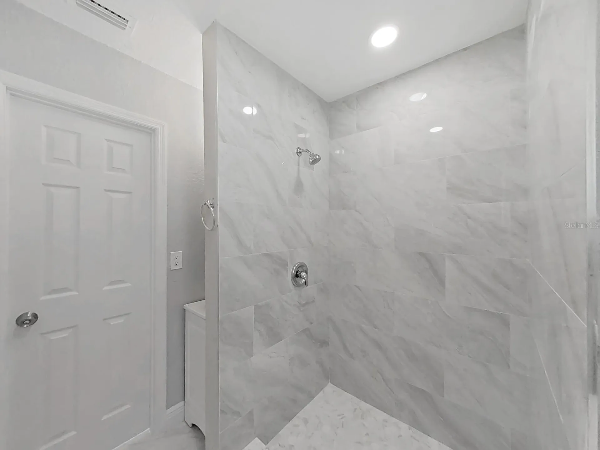 8721 N River Forest Circle Tampa FL 33604