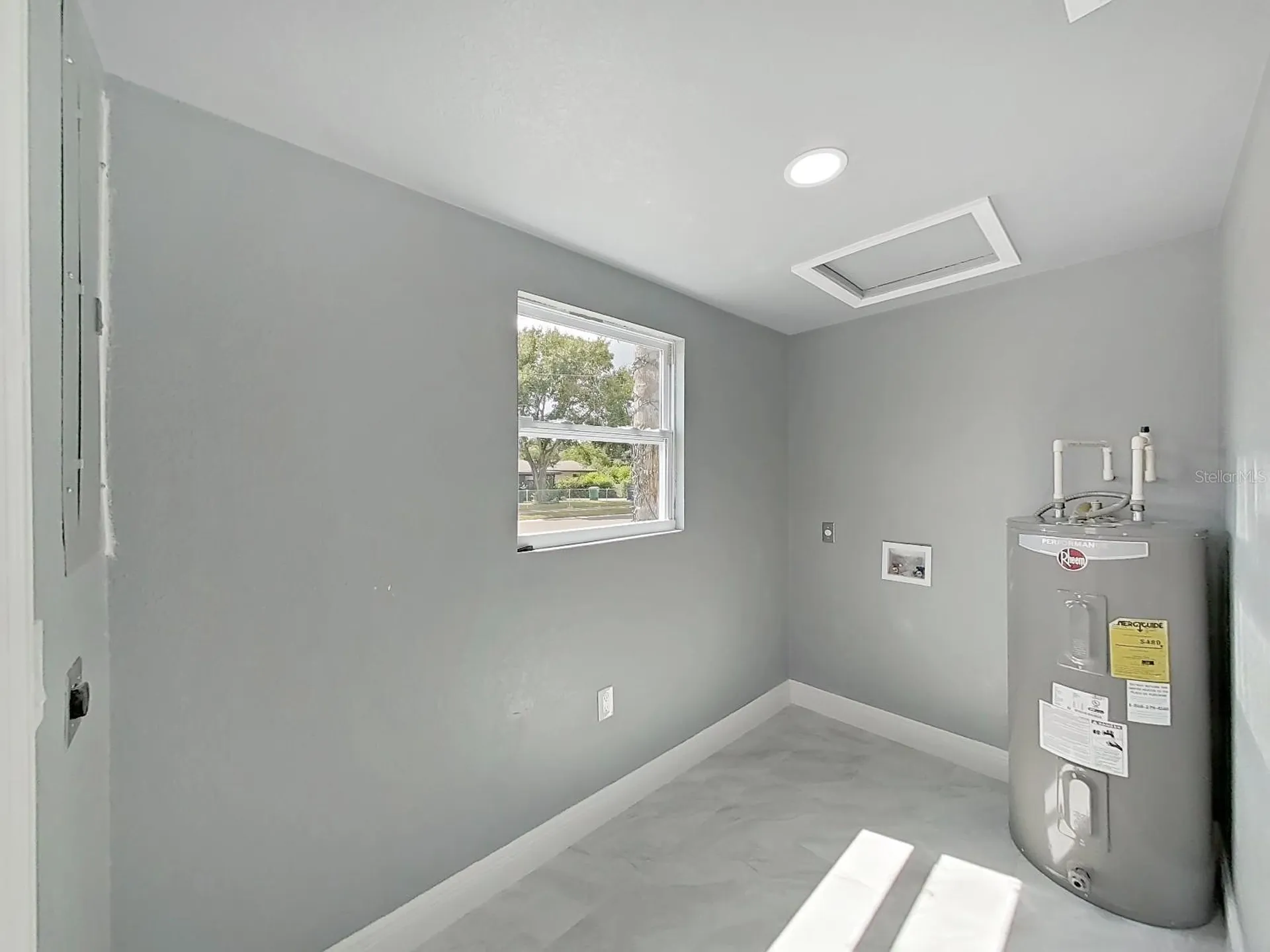 8721 N River Forest Circle Tampa FL 33604