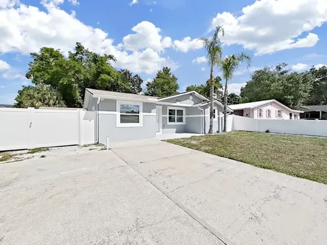 8721 N River Forest Circle Tampa FL 33604