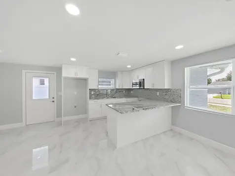 8721 N River Forest Circle Tampa FL 33604