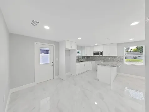 8721 N River Forest Circle Tampa FL 33604