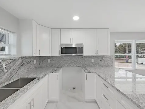 8721 N River Forest Circle Tampa FL 33604