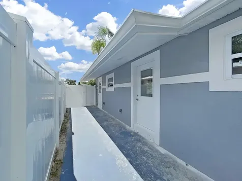 8721 N River Forest Circle Tampa FL 33604