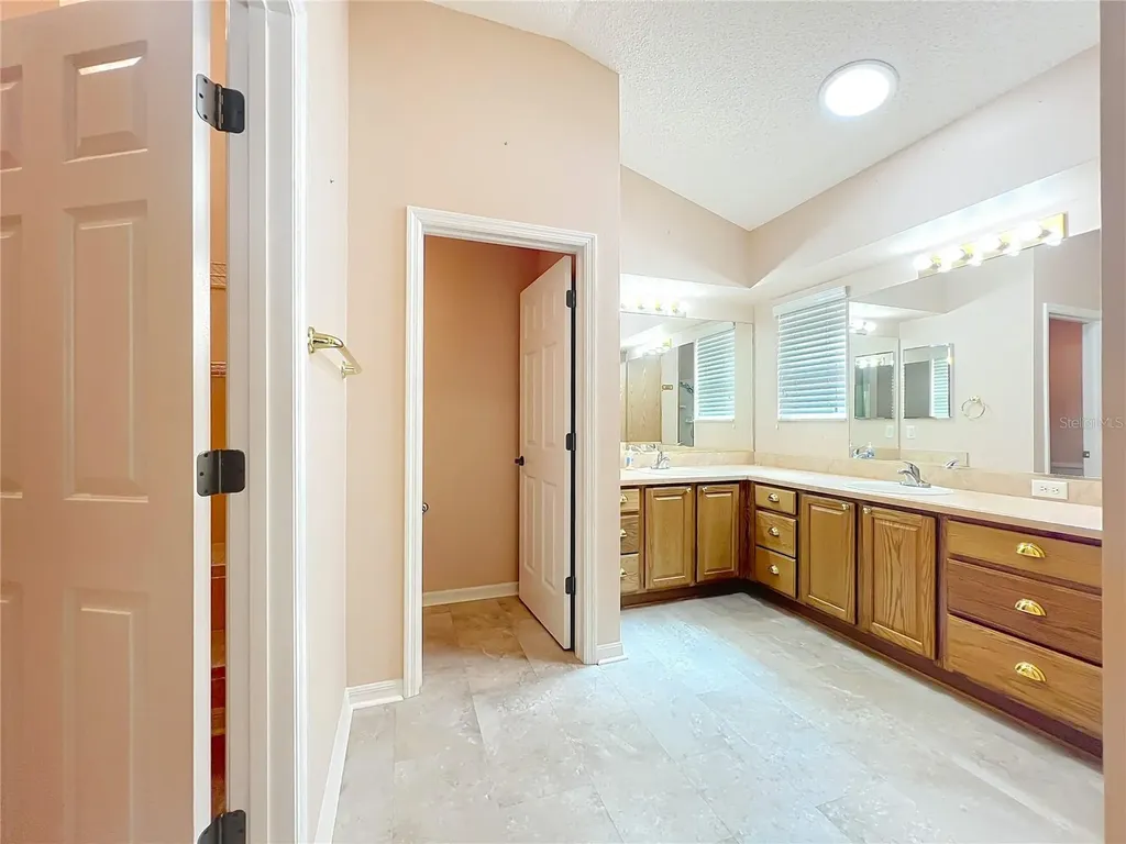 16946 SE 93rd Cuthbert Circle The Villages FL 32162