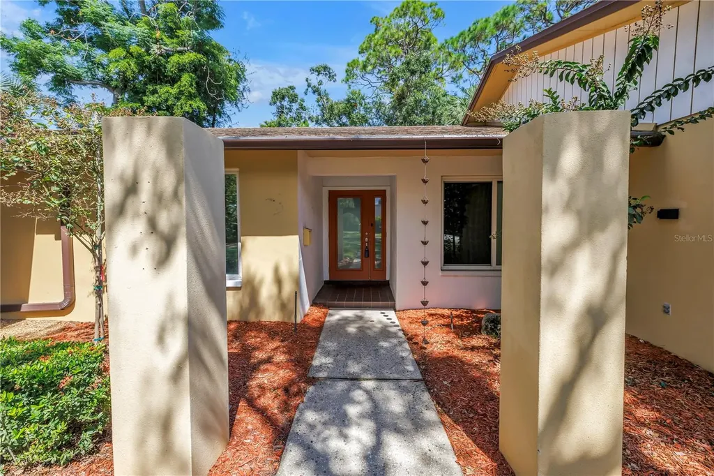 905 Serpentine Drive S St Petersburg FL 33705