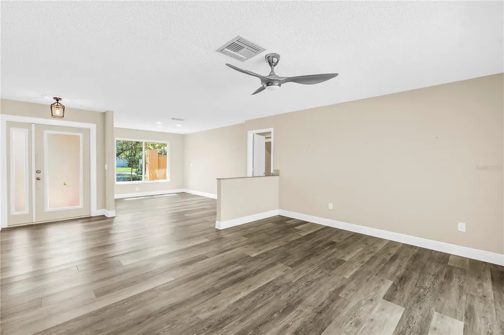 905 Serpentine Drive S St Petersburg FL 33705