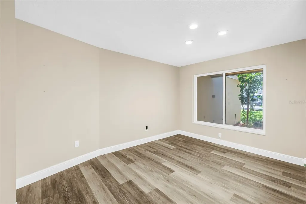 905 Serpentine Drive S St Petersburg FL 33705