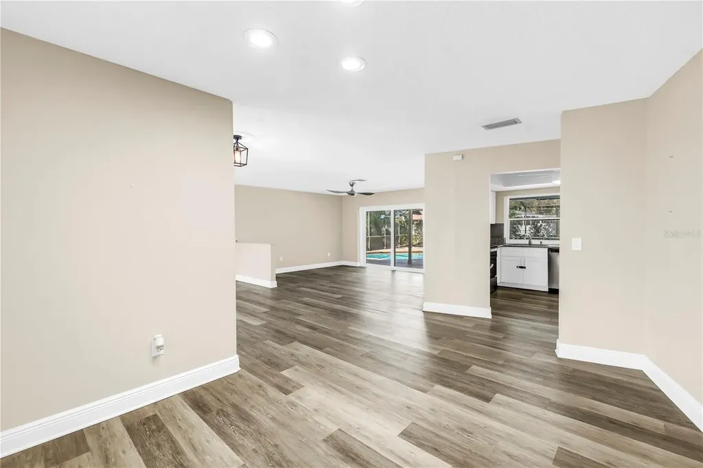 905 Serpentine Drive S St Petersburg FL 33705
