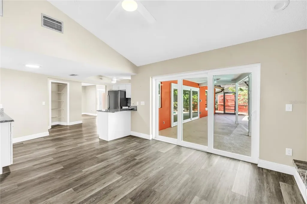 905 Serpentine Drive S St Petersburg FL 33705