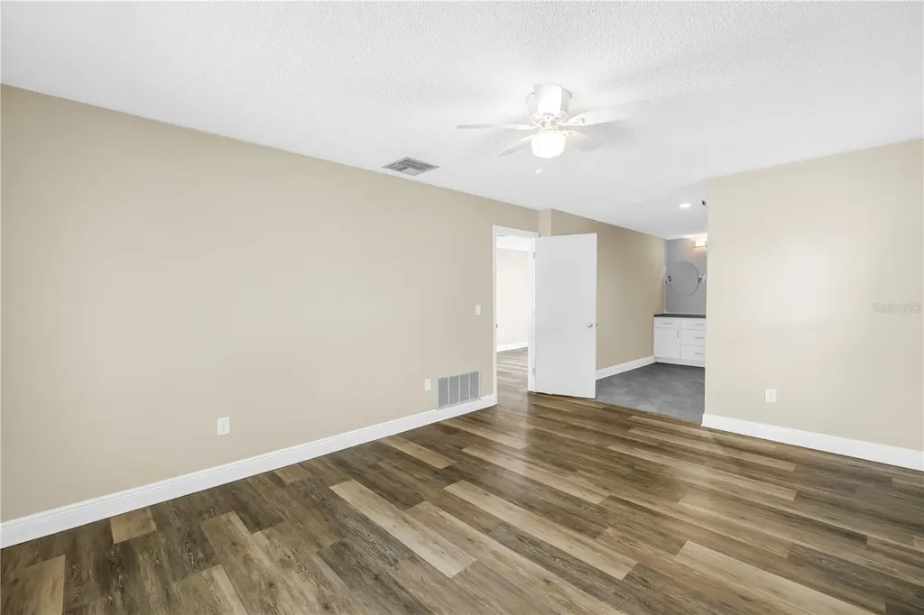 905 Serpentine Drive S St Petersburg FL 33705