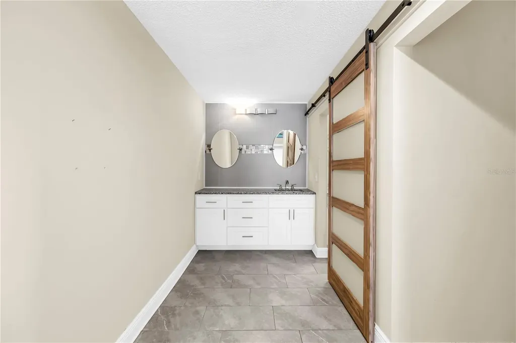 905 Serpentine Drive S St Petersburg FL 33705