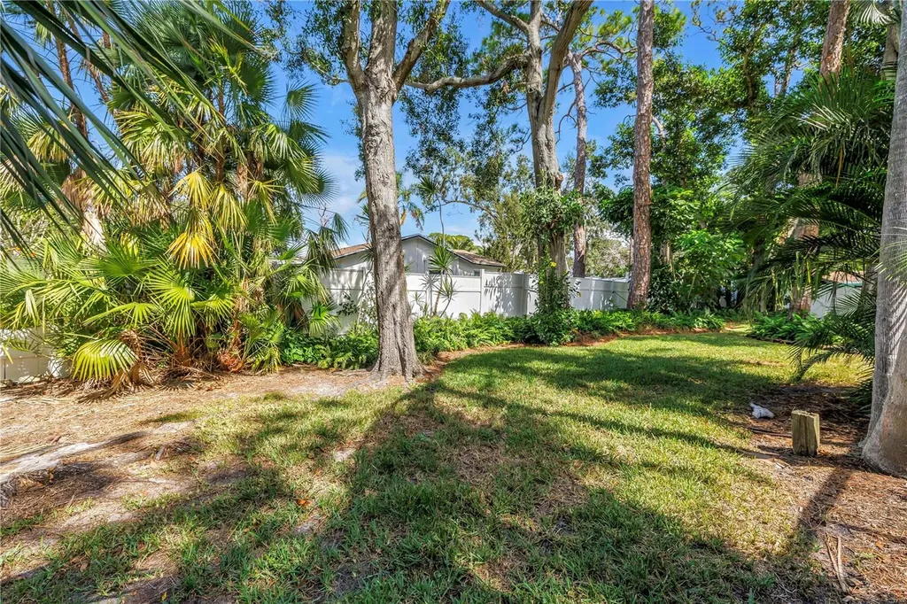 905 Serpentine Drive S St Petersburg FL 33705