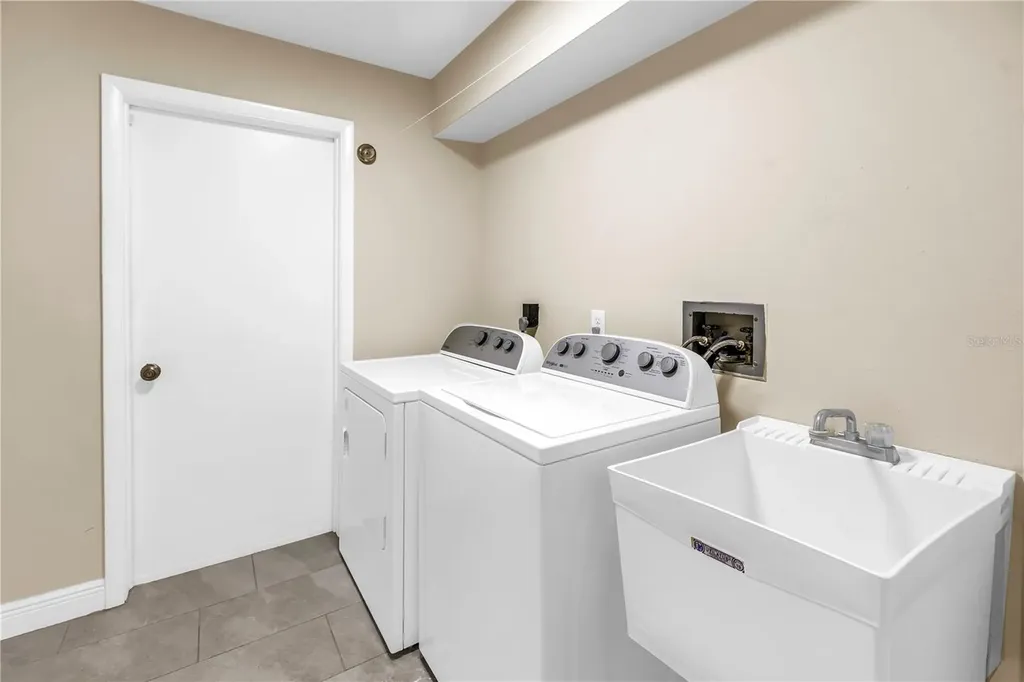 905 Serpentine Drive S St Petersburg FL 33705