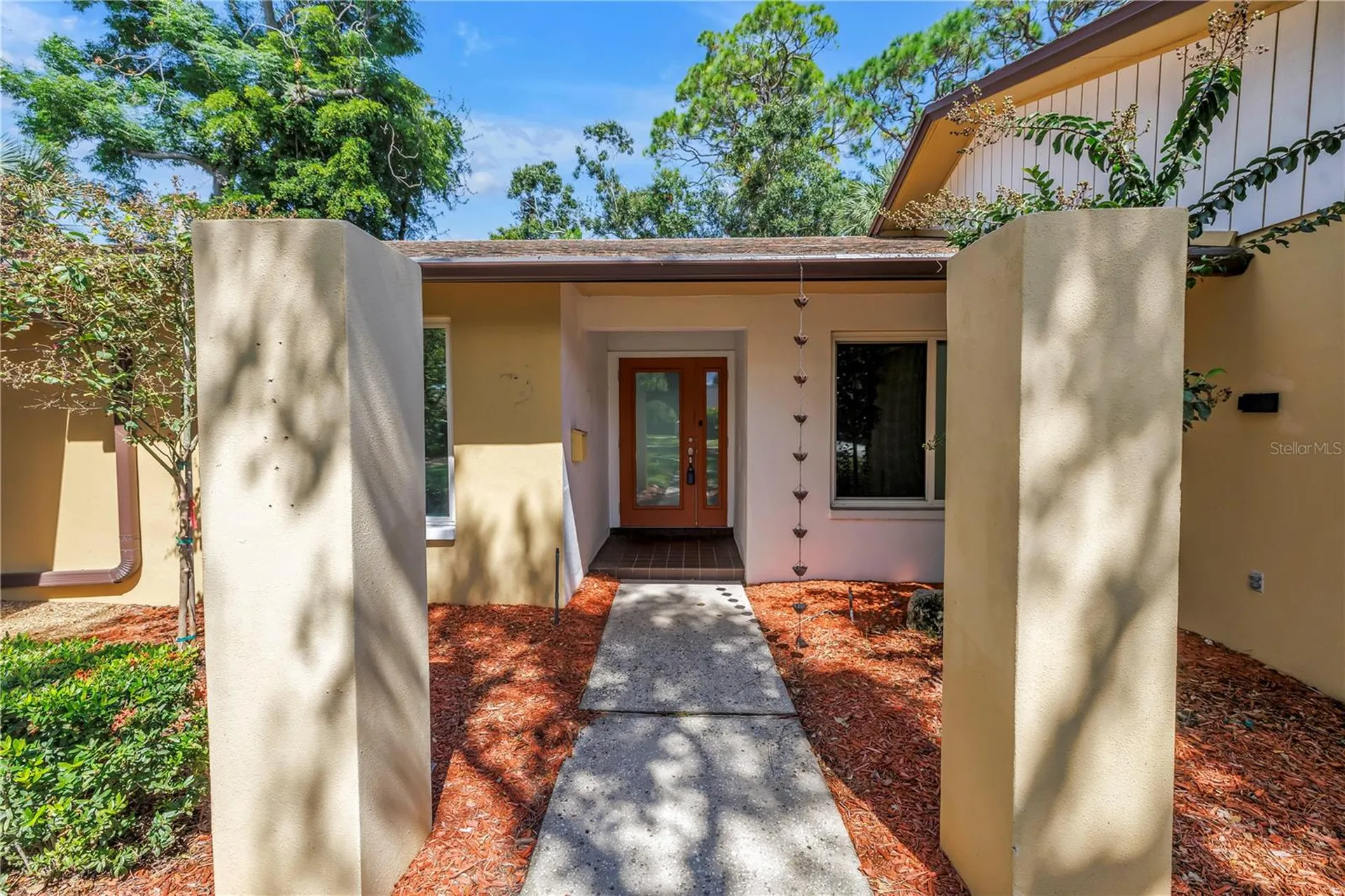 905 Serpentine Drive S St Petersburg FL 33705
