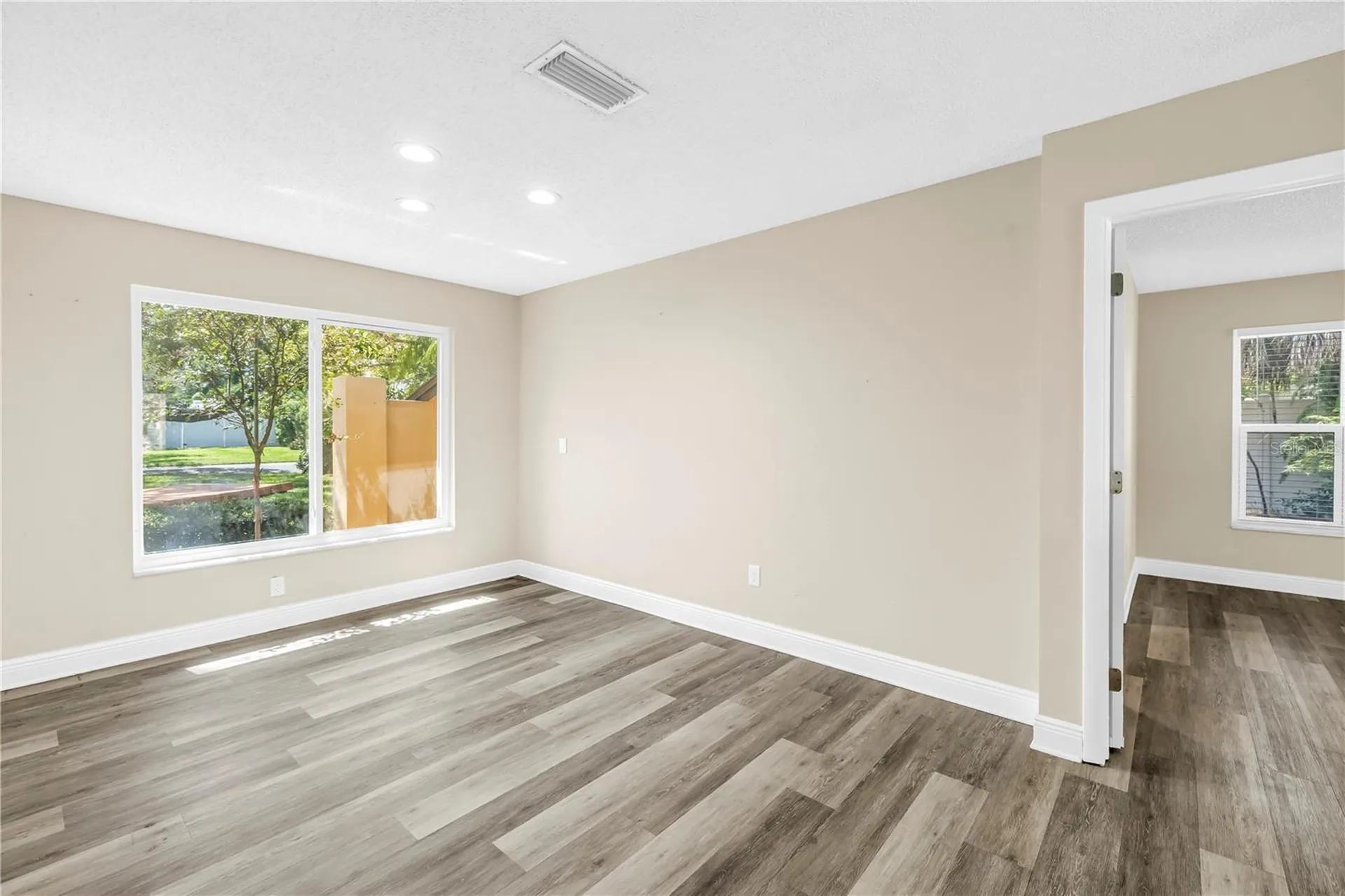 905 Serpentine Drive S St Petersburg FL 33705