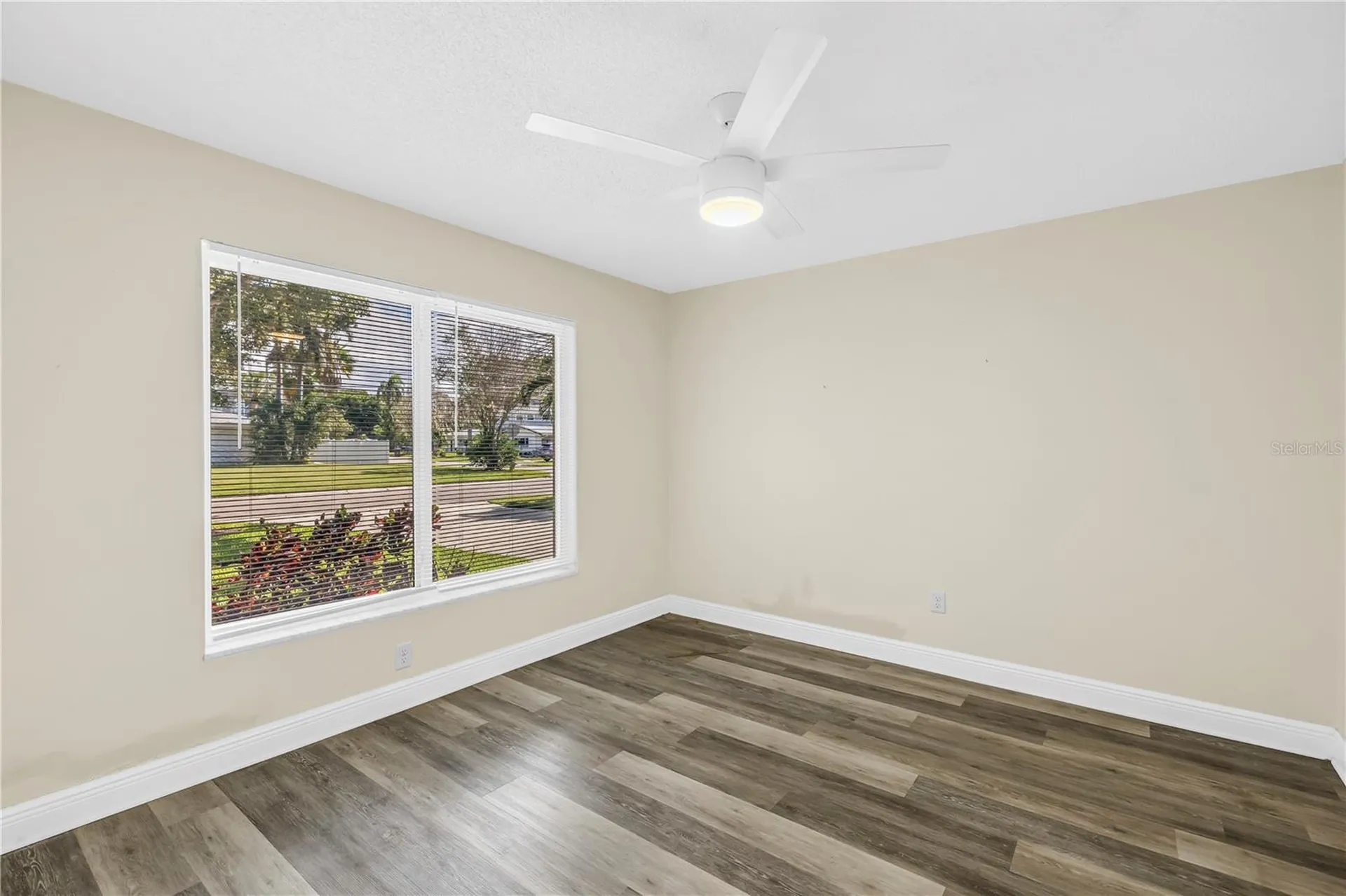 905 Serpentine Drive S St Petersburg FL 33705