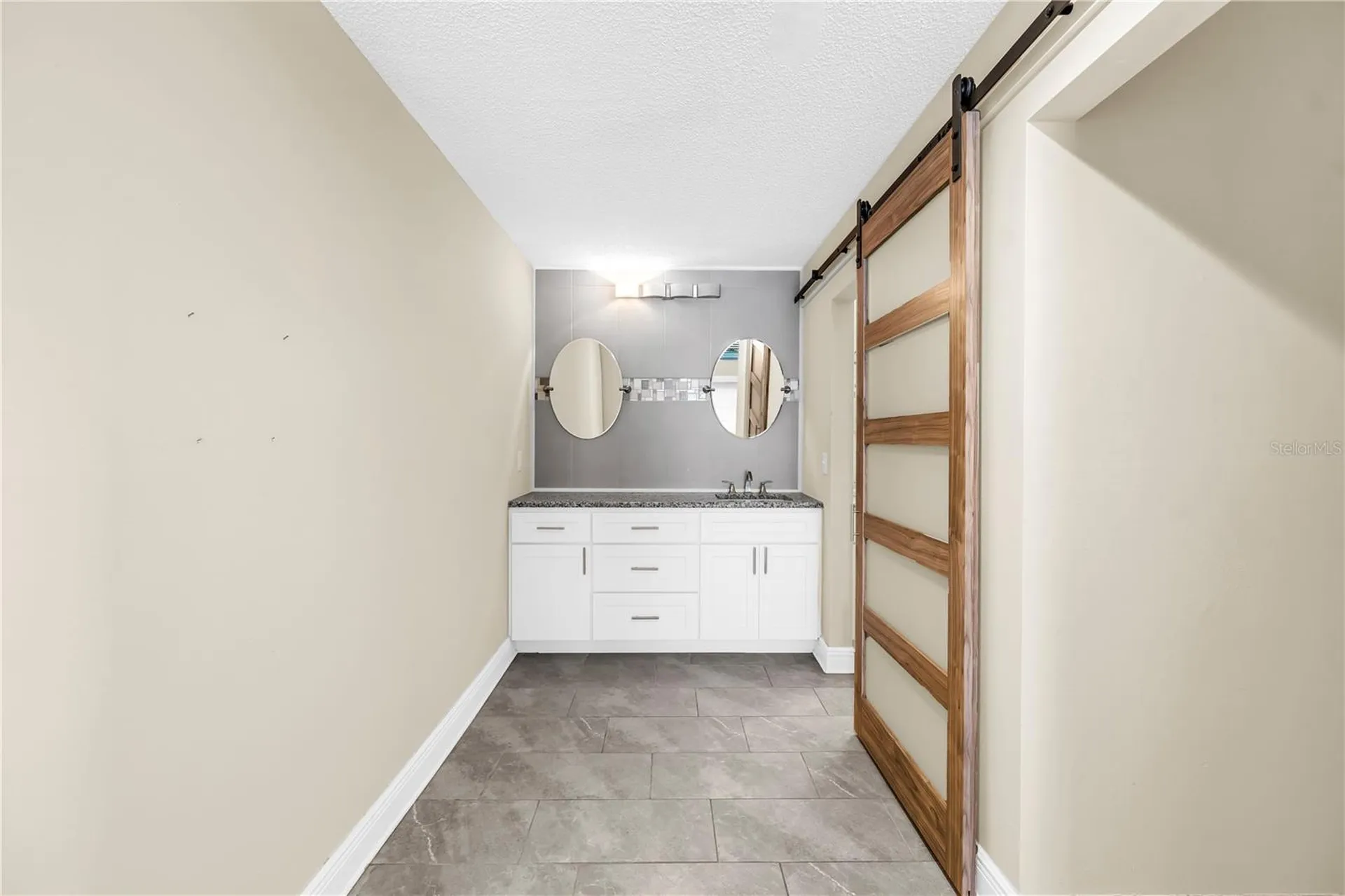 905 Serpentine Drive S St Petersburg FL 33705