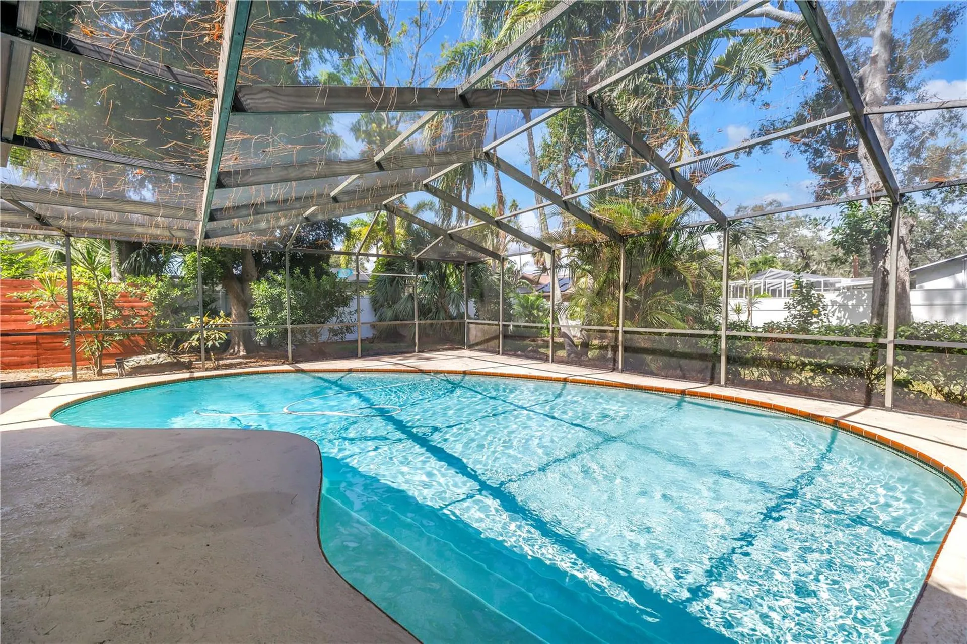 905 Serpentine Drive S St Petersburg FL 33705