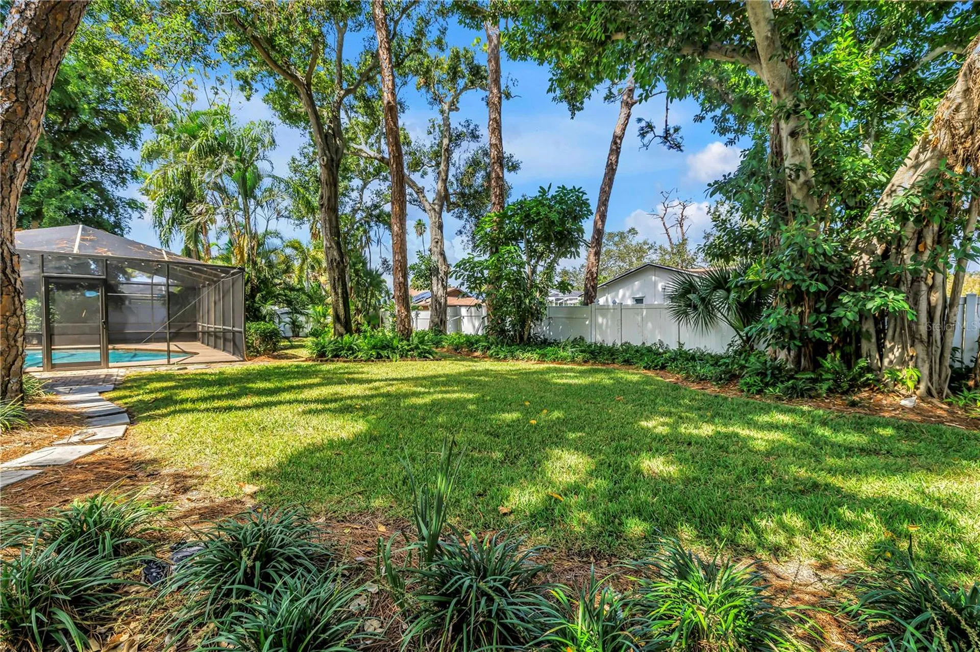 905 Serpentine Drive S St Petersburg FL 33705