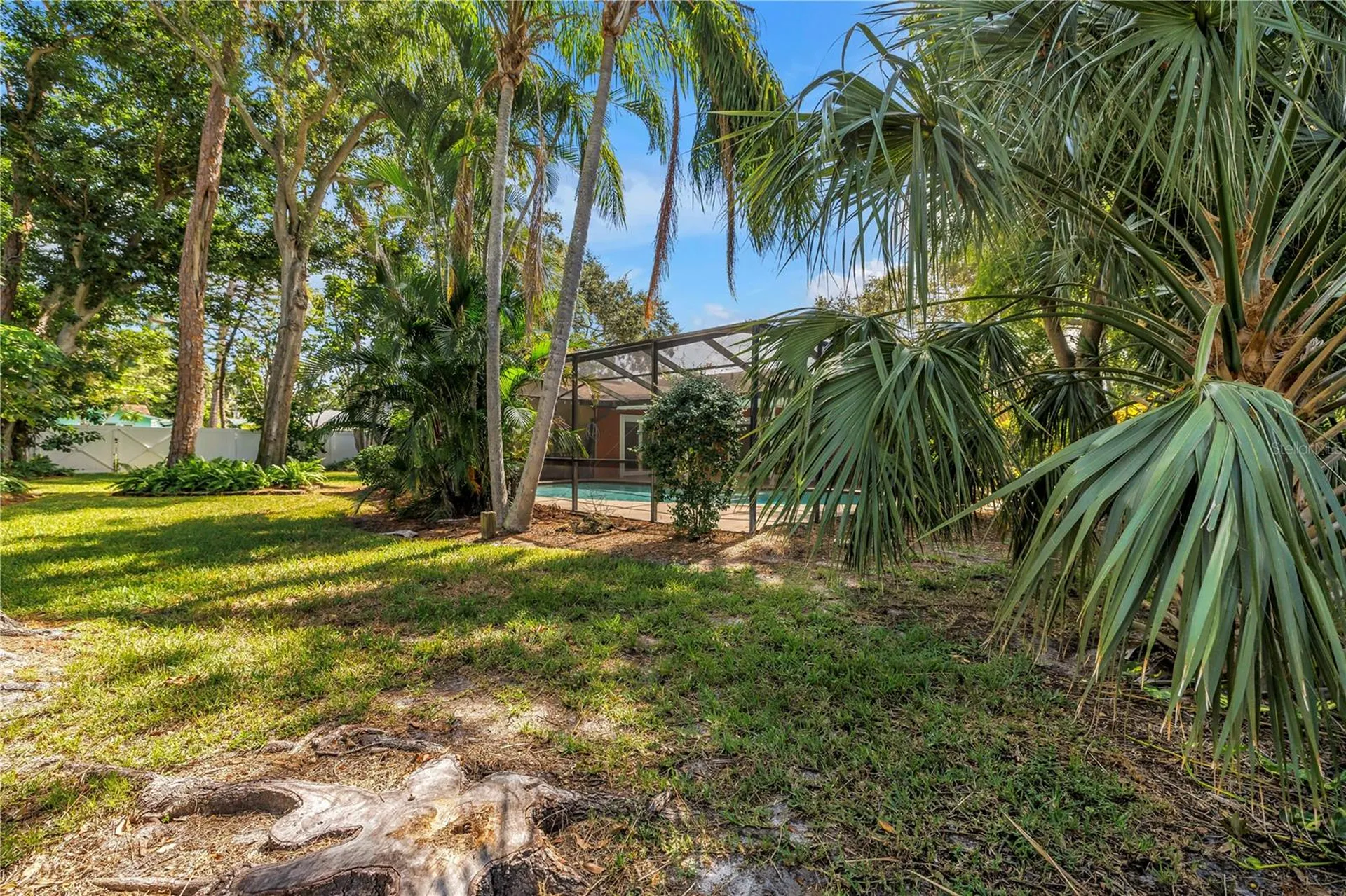 905 Serpentine Drive S St Petersburg FL 33705