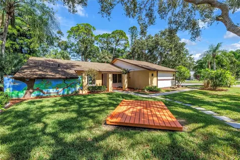 905 Serpentine Drive S St Petersburg FL 33705