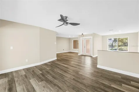 905 Serpentine Drive S St Petersburg FL 33705