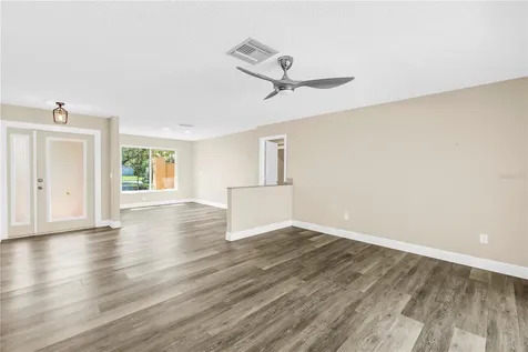 905 Serpentine Drive S St Petersburg FL 33705