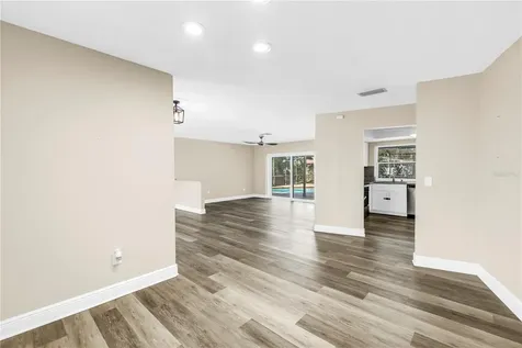 905 Serpentine Drive S St Petersburg FL 33705