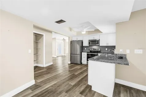 905 Serpentine Drive S St Petersburg FL 33705