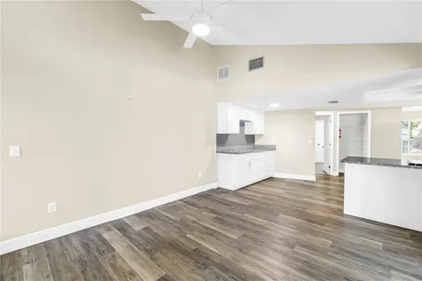 905 Serpentine Drive S St Petersburg FL 33705