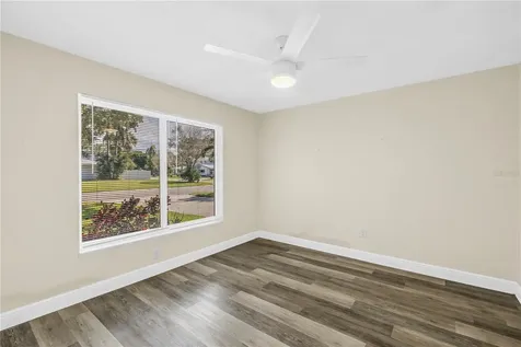 905 Serpentine Drive S St Petersburg FL 33705