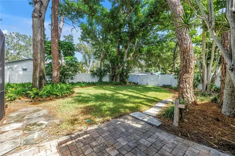 905 Serpentine Drive S St Petersburg FL 33705