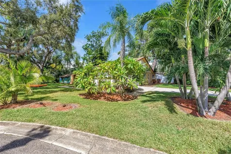 905 Serpentine Drive S St Petersburg FL 33705