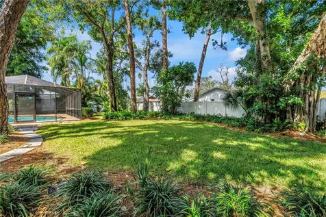 905 Serpentine Drive S St Petersburg FL 33705