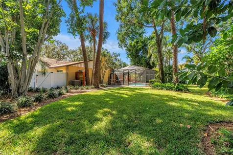 905 Serpentine Drive S St Petersburg FL 33705