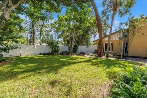 905 Serpentine Drive S St Petersburg FL 33705