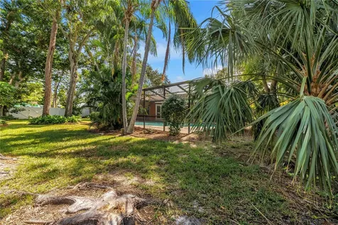 905 Serpentine Drive S St Petersburg FL 33705