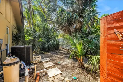 905 Serpentine Drive S St Petersburg FL 33705