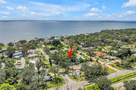905 Serpentine Drive S St Petersburg FL 33705